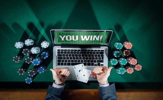 Beberapa Keuntungan Bermain Judi Poker Online 